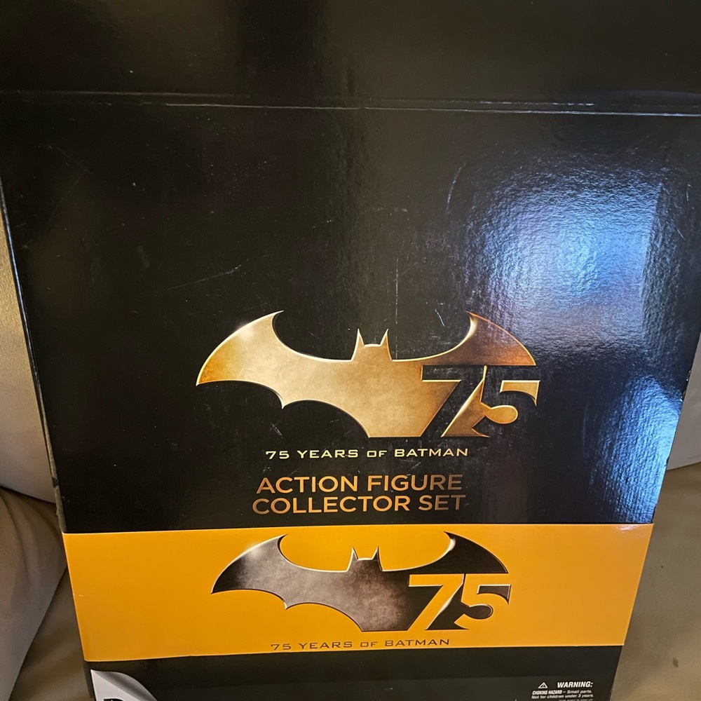 BATMAN 75 YEARS ACTION FIGURE SET IN STEEL TINS COLLECTOR BOX SET Ultra Rare!
